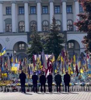 Liderii europeni sosiţi la Kiev au adus un omagiu soldaţilor ucraineni căzuţi în luptele împotriva invaziei ruse